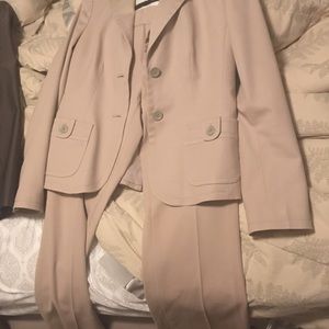 Women’s matching pants and blazer